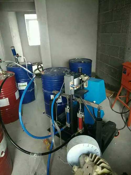 聚脲半自動噴涂設備(圖2) 聚脲防水噴涂施工