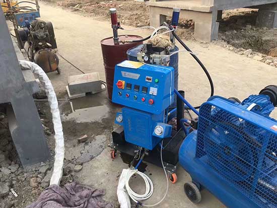 湖南聚氨酯噴涂機(圖1) Q2600聚氨酯噴涂機移動房噴涂施工